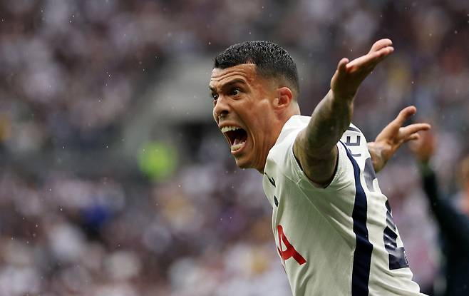 Soccer Football - Premier League - Tottenham Hotspur v Newcastle United - Tottenham Hotspur Stadium, London, Britain - August 29, 2026 Tottenham Hotspur's Pedro Porro reacts REUTERS/Chris Radburn EDITORIAL USE ONLY. NO USE WITH UNAUTHORIZED AUDIO, VIDEO, DATA, FIXTURE LISTS, CLUB/LEAGUE LOGOS OR 'LIVE' SERVICES. ONLINE IN-MATCH USE LIMITED TO 120 IMAGES, NO VIDEO EMULATION. NO USE IN BETTING, GAMES OR SINGLE CLUB/LEAGUE/PLAYER PUBLICATIONS. PLEASE CONTACT YOUR ACCOUNT REPRESENTATIVE FOR FURTHER DETAILS..<저작권자(c) 연합뉴스, 무단 전재-재배포, AI 학습 및 활용 금지>