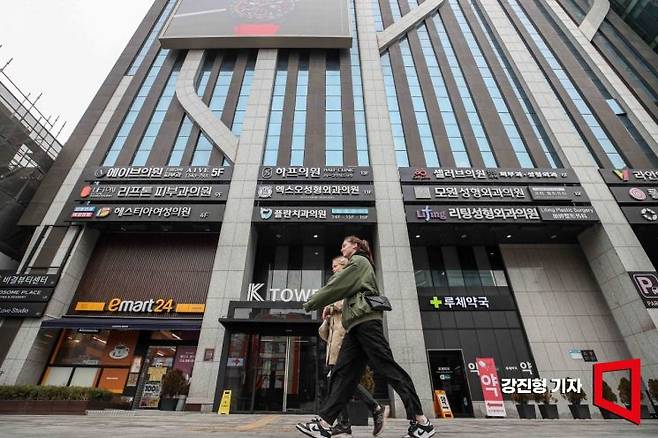 서울 강남구 신사역 인근 성형외과들이 들어선 건물 모습. 본문과 무관한 자료사진