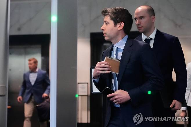 오픈AI의 샘 올트먼 CEO와 그레그 브록먼 사장 [AP=연합뉴스 자료사진]