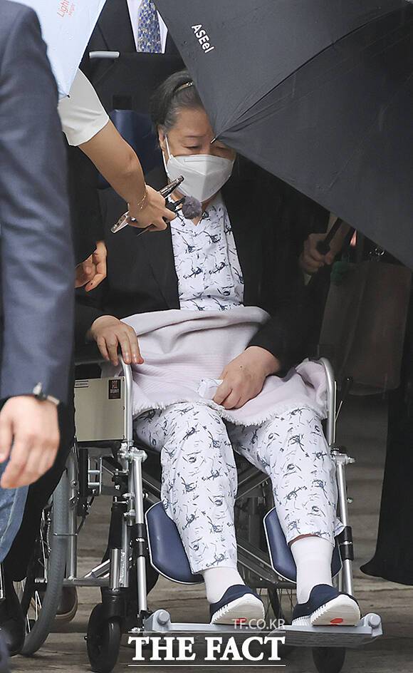 한학자 통일교 총재 서울중앙지법 선고 출석