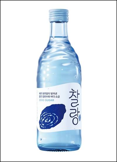 오비맥주는 소주 제품 '찰랑'을 9월 말 국내 출시할 예정이다. / 오비맥주