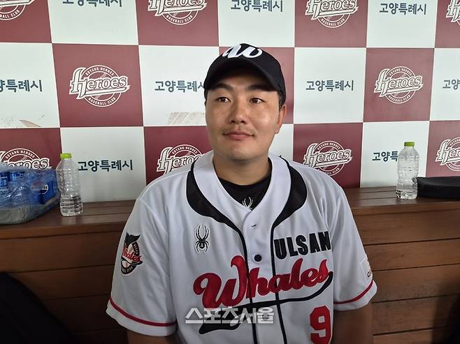 울산 웨일즈 최지만이 1일 고양 국가대표 훈련장에서 열린 2027 KBO 신인드래프트 트라이아웃을 마친 후 취재진을 만났다. 고양 | 김동영 기자 raining99@sportsseoul.com