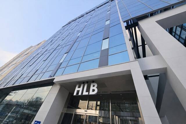 HLB의 간암 신약 '리보세라닙+캄렐리주맙' 병용요법이 연령에 관계없이 일관된 치료 효과를 보인 것으로 나타났다. /HLB
