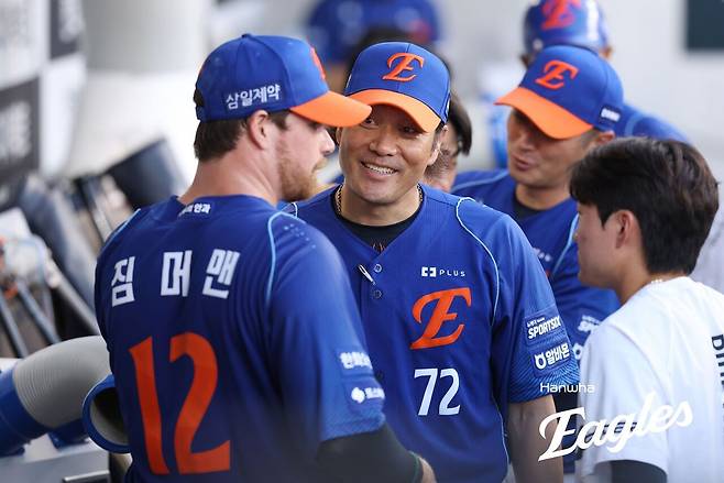 짐머맨(왼쪽)과 박승민 코치. 한화이글스 제공