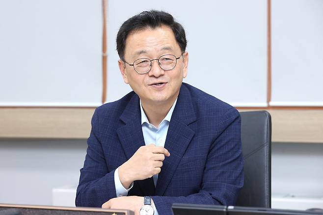 민경선 고양특례시장이 지난달 11일 시장 집무실에서 한국일보와 인터뷰하고 있다. 고양시 제공