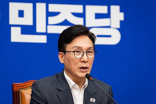김민석 더불어민주당 대표가 1일 서울 여의도 국회에서 열린 경찰개혁추진단 1차 회의에서 발언하고 있다. 뉴스1