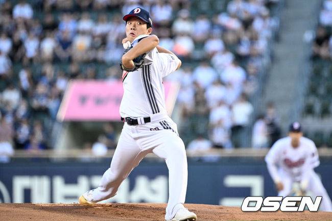 [OSEN=잠실, 조은정 기자]13일 서울 잠실야구장에서 2026 신한 SOL KBO리그 두산 베어스와 한화 이글스의 경기가 열렸다.이날 두산은 최민석, 한화는 류현진을 선발로 내세웠다. 1회초 두산 최민석이 역투하고 있다. 2026.08.13 /cej@osen.co.kr