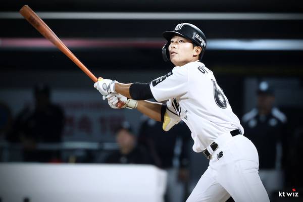 올 시즌 1군 데뷔 첫 타석에서 홈런을 쏘아올리며 강한 임팩트를 보여준 kt wiz 이재원. 2026.6.4 /kt wiz 제공