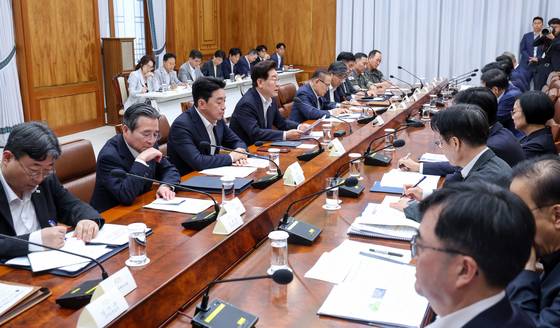 이재명 대통령이 지난달 10일 청와대에서 메가프로젝트 민관합동 제2차 점검회의를 주재하고 있다. 〈사진=연합뉴스〉