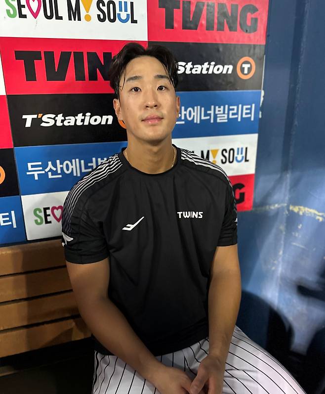 LG 송찬의가 1일 잠실 두산전 승리 후 취재진과 인터뷰를 하고 있다. 잠실=이형석 기자 