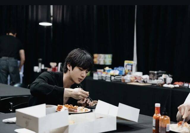 BTS 진 / 소셜미디어