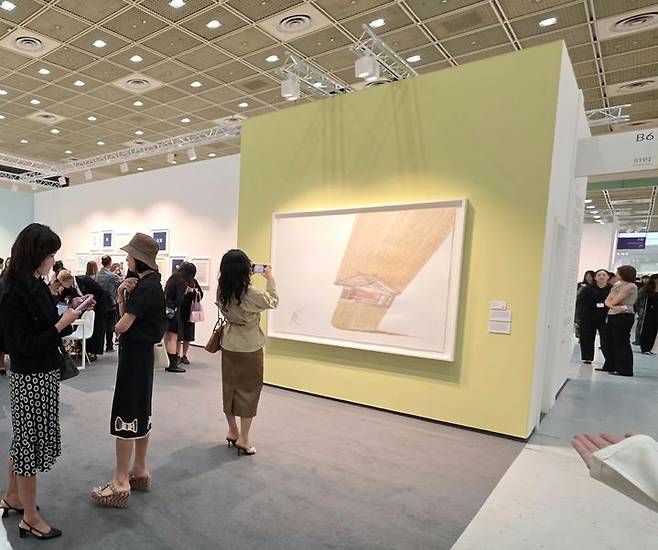 [사진=박현주 미술전문기자]프리즈서울 싱가포르의 판화·종이 전문기관 STPI의 서도호 실 드로잉이 문 열자마자 판매됐다. 2026.09.02. hyun@newsis.com *재판매 및 DB 금지