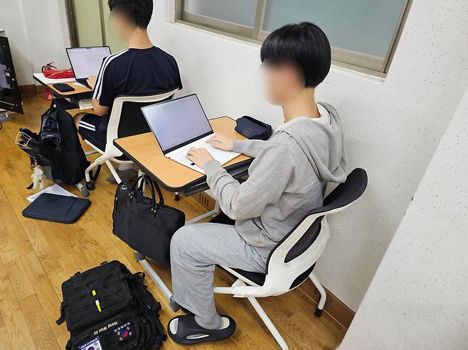 대전 동구의 한 고등학교. 학생들이 수업 시간에 생성형 AI를 사용하고 있다. 사진=조정민 기자