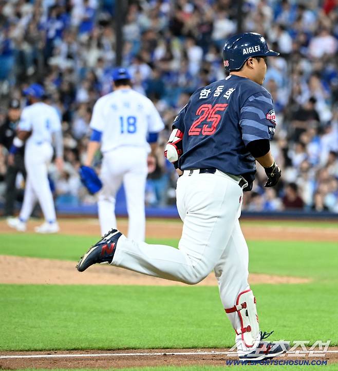 3일 대구 삼성라이온즈파크에서 열린 롯데와 삼성의 경기. 6회초 2사 1루 한동희가 동점 2점홈런을 치고 베이스를 돌고 있다. 대구=허상욱 기자wook@sportschosun.com/2026.09.03/