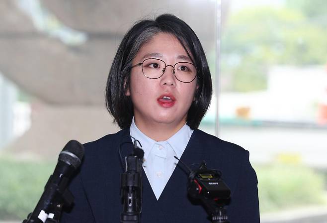 용혜인 성평등가족부 장관 후보자가 2일 서울 서대문구 한국청소년활동진흥원에 마련된 인사청문 준비 사무실로 첫 출근하며 취재진 질문에 답변하고 있다. 2026.09.02 뉴시스
