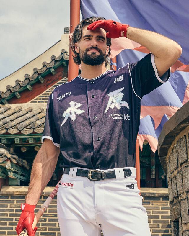 2026시즌 정조대왕 유니폼을 착용한 샘 힐리어드./KT 위즈 제공