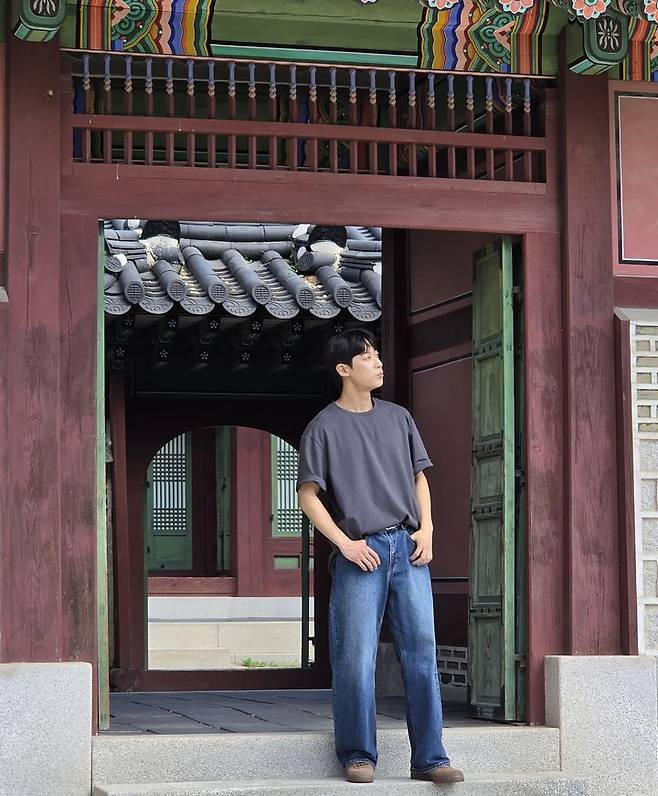 [서울=뉴시스] 윤현성 기자 = 3일 오전 서울 종로구 창덕궁에서 '갤럭시 Z 폴드8 울트라' 카메라를 이용해 삼성전자 모델을 촬영한 결과물. 2026.09.03. hsyhs@newsis.com *재판매 및 DB 금지