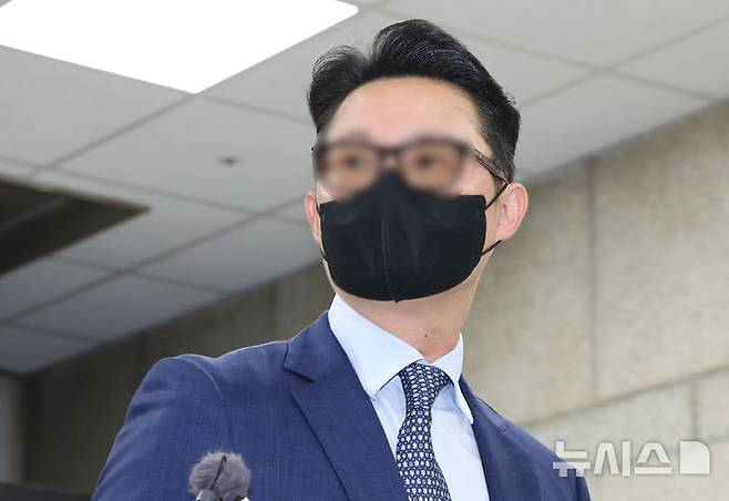 [서울=뉴시스] 황준선 기자 = 윤영호 전 세계평화통일가정연합(통일교) 세계본부장이 지난해 7월 30일 오전 서울 서초구 서울중앙지방법원에서 열린 구속 전 피의자 심문(영장실질심사)에 출석하고 있다. 2026.09.04. hwang@newsis.com