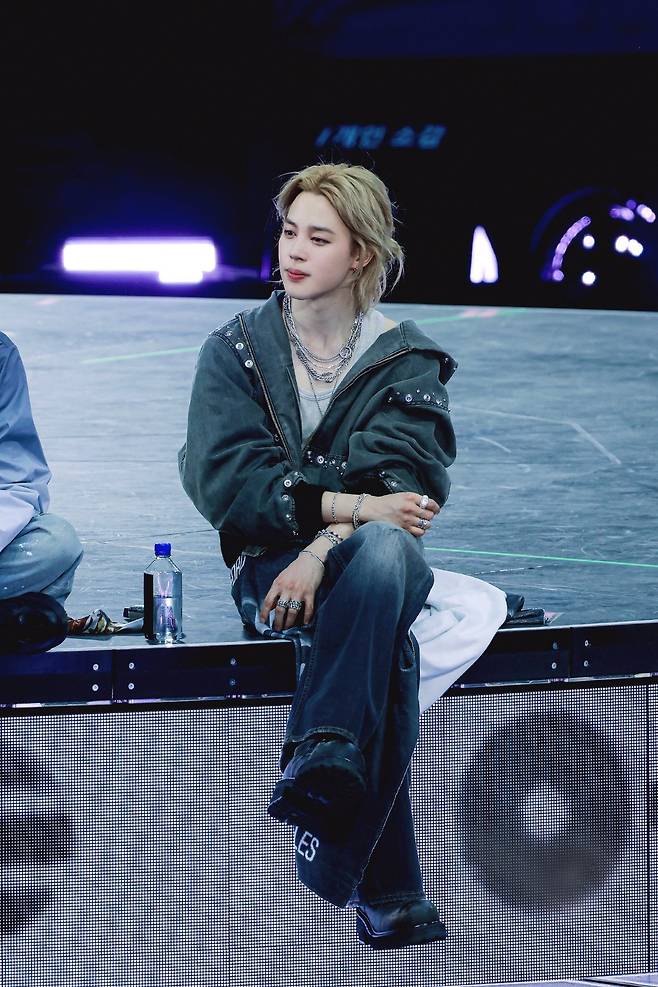 Jimin, do BTS, lidera novamente a parada mundial de músicas com seu single solo 'Who'... 22º 'Nº 1'
