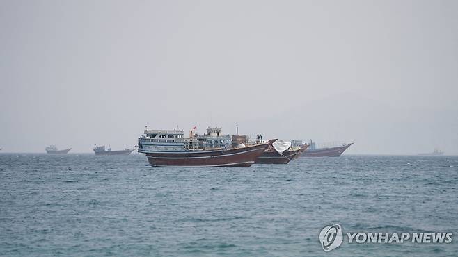 호르무즈 해협 인근의 선박 [로이터=연합뉴스 자료사진. 재판매 및 DB 금지]