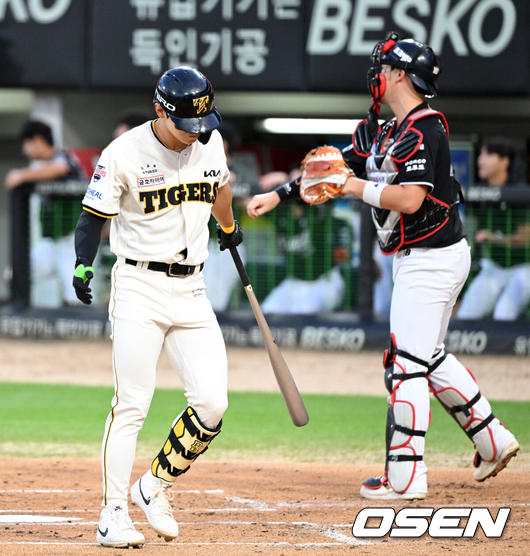 [OSEN=광주, 이대선 기자] 4일 광주-기아 챔피언스필드에서 2026 신한 SOL KBO리그 KIA 타이거즈와 KT 위즈의 경기가 열렸다.이날 KIA는 배제성, KT는 올러를 선발로 내세웠다.1회말 2사에서 KIA 김도영이 삼진으로 물러나고 있다. 2026.09.04 /sunday@osen.co.kr