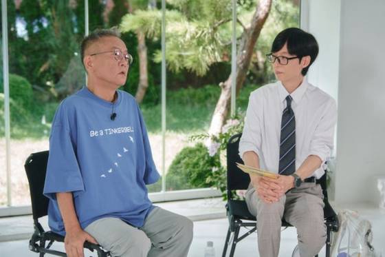 전경철 작가(왼쪽). tvN 제공.