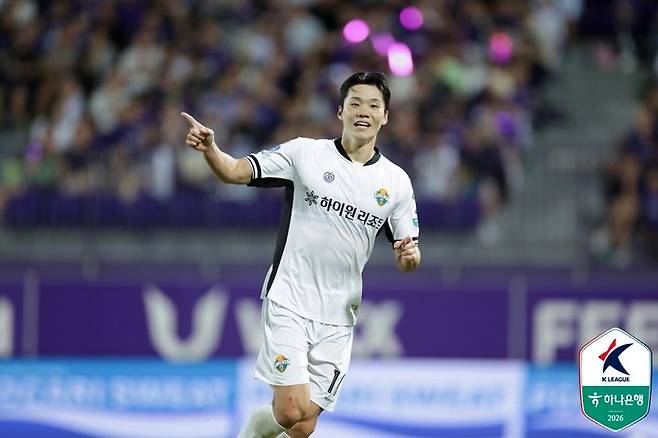 [안양=뉴시스]K리그1 강원 모재현 득점포. (사진=한국프로축구연맹 제공)