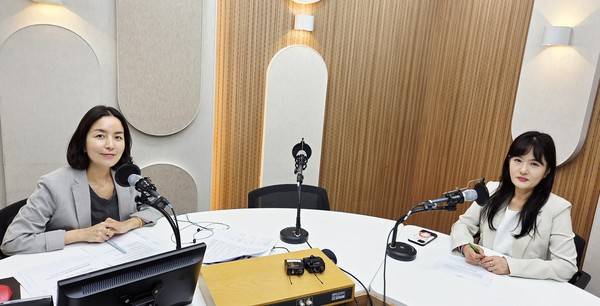 문희정 국제정치평론가(오른쪽)와 박주언 앵커 2026.9.7 [경인방송 시사뉴스팀]
