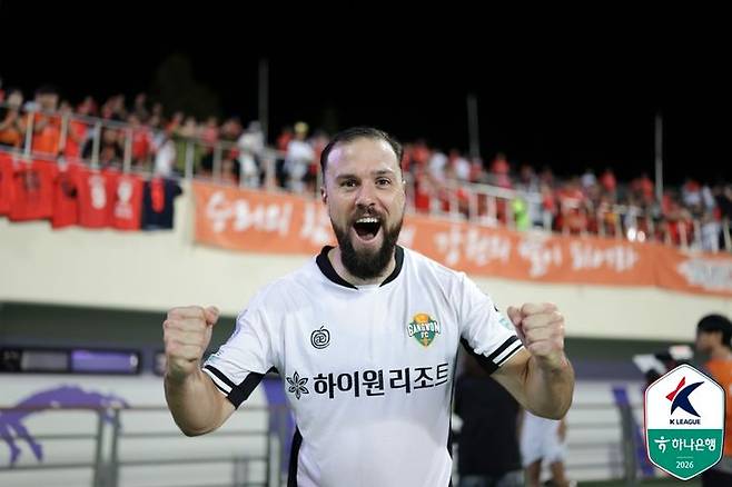 [안양=뉴시스]K리그1 강원FC 스웨덴 출신 수비수 카림. (사진=한국프로축구연맹 제공)