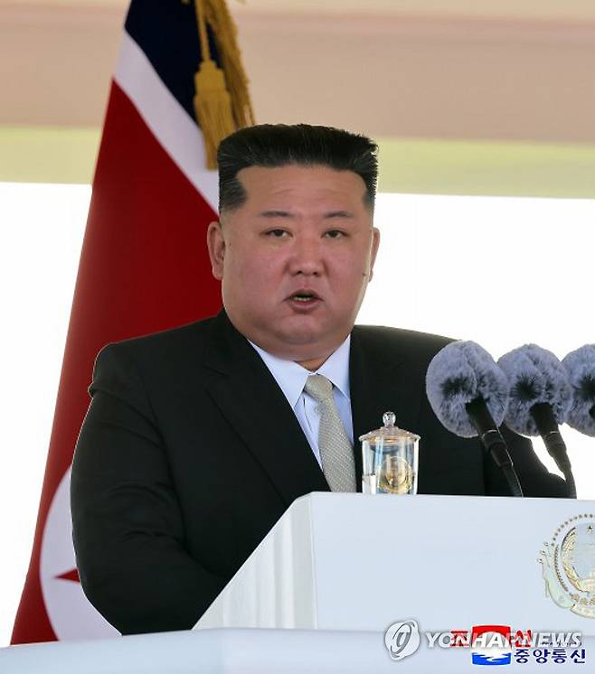 북한 구축함 강건호 취역 기념식에서 연설하는 김정은 (서울=연합뉴스) 김정은 북한 국무위원장이 지난 6일 진행된 구축함 강건호 취역기념식에서 연설했다고 조선중앙통신이 7일 보도했다. [조선중앙통신 홈페이지 캡처] 2026.9.7 
    [국내에서만 사용가능. 재배포 금지. For Use Only in the Republic of Korea. No Redistribution] nkphoto@yna.co.kr