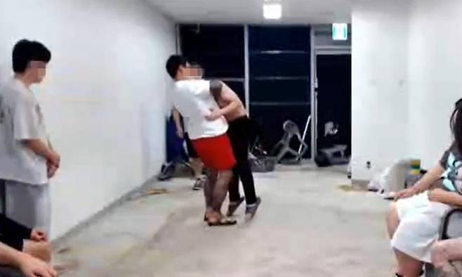 김중우 일반인 기절 퇴출 방송 캡처