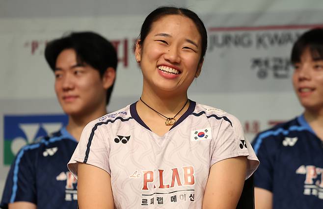 <yonhap photo-4475=""> 미소 보이는 안세영(진천=연합뉴스) 김성민 기자 = 대한민국 배드민턴 국가대표 안세영이 8일 진천 국가대표선수촌에서 열린 2026 아이치·나고야 아시안게임 대한배드민턴협회 미디어데이에서 미소를 보이고 있다. 2026.9.8ksm7976@yna.co.kr/2026-09-08 14:50:27/<저작권자 ⓒ 1980~2026 ㈜연합뉴스. 무단 전재 재배포 금지, AI 학습 및 활용 금지></yonhap>
