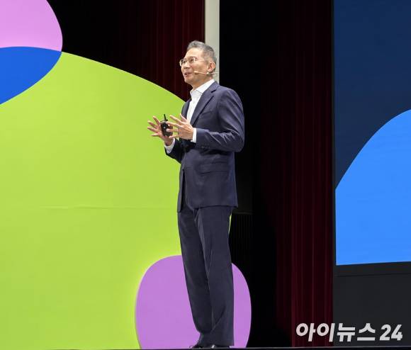 김경훈 오픈AI 한국총괄대표는 8일 서울 코엑스에서 열린 '리얼 서밋(REAL Summit) 2026'에서 삼성SDS와 글로벌 AI 협력 전략을 공개했다. [사진=최효경 기자]