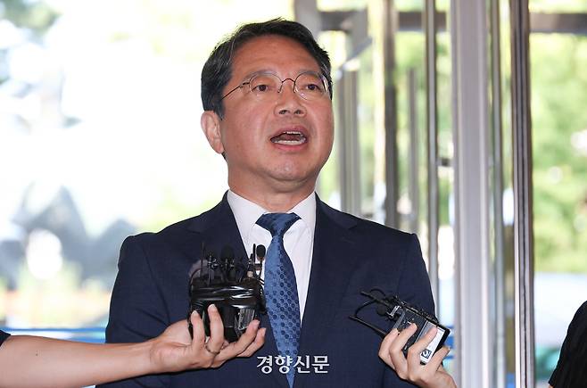 김승원 법무부 장관 후보자가 지난 3일 서울 종로구 적선현대빌딩에 마련된 인사청문회 준비사무실로 출근하며 입장을 밝히고 있다. 권도현 기자