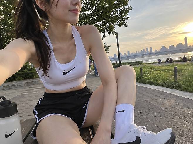 나이키 운동복, 운동화 [사진 챗GPT]