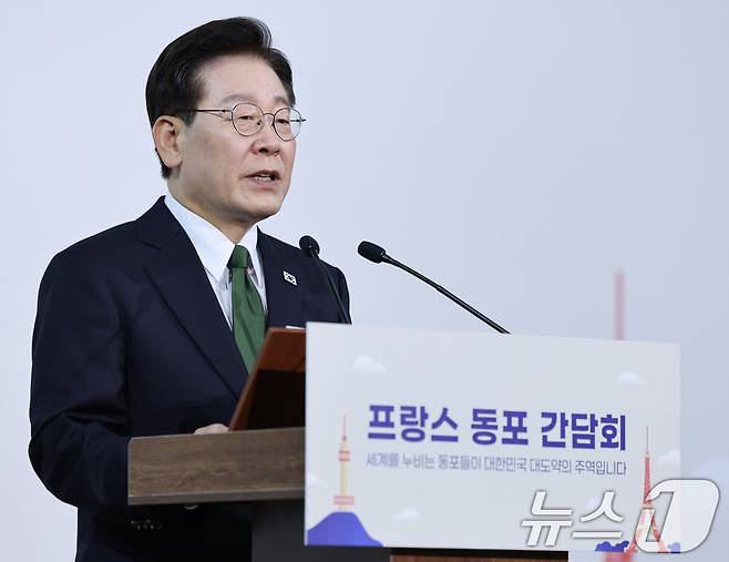 프랑스를 국빈 방문 중인 이재명 대통령이 9일(현지시간) 파리 한 호텔에서 열린 동포 오찬간담회에서 인사말을 하고 있다. 2026.9.9 ⓒ 뉴스1 이재명 기자