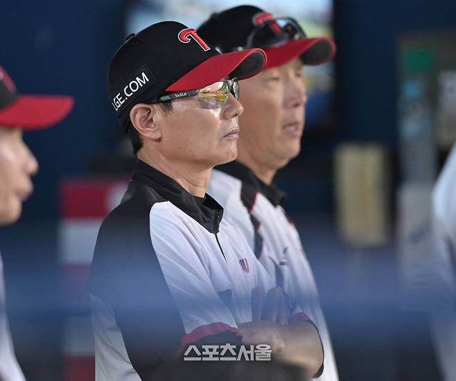 LG 염경엽 감독이 8일 서울 잠실구장에서 열린 2026 KBO리그 키움전을 지켜보고 있다. 잠실 | 최승섭 기자 thunder@sportsseoul.com