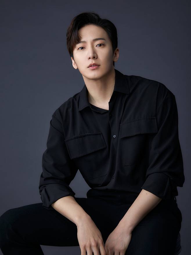 아이돌 그룹 메인보컬에서 뮤지컬 배우로 새로운 길을 걸어온 진태화. 익숙했던 노래와 춤을 넘어 연기까지 하나씩 다시 배우며 어느덧 뮤지컬 무대에서 10년을 채웠다. 사진=팜트리아일랜드