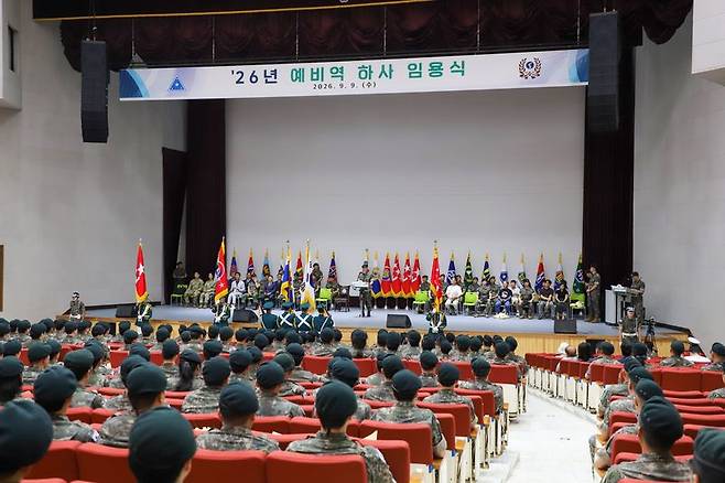 육군은 9일 전남 장성 육군보병학교에서 김규하(대장) 육군참모총장 주관으로 제2기 예비역 하사 임용식을 개최했다. 사진은 육군참모총장이 행사 간 훈시를 하는 모습. 육군 제공