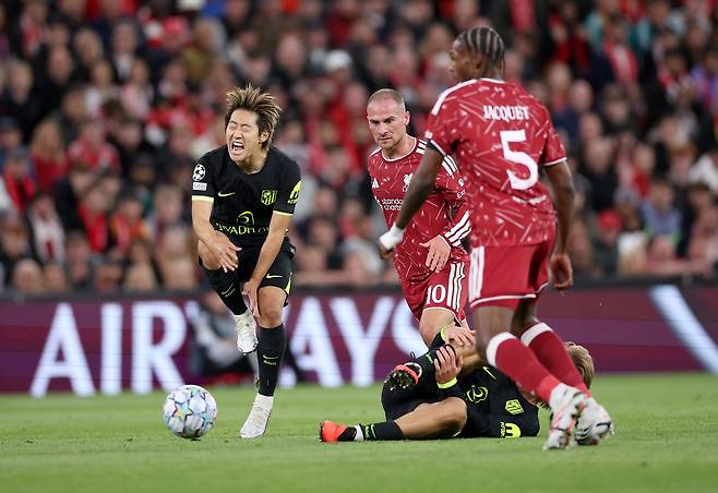 epa13226652 Kang-in Lee (L) of Atletico reacts during the UEFA Champions League league phase match Liverpool FC against Atletico Madrid, in Liverpool, Britain, 09 September 2026.  EPA/ADAM VAUGHAN        <저작권자(c) 연합뉴스, 무단 전재-재배포, AI 학습 및 활용 금지>