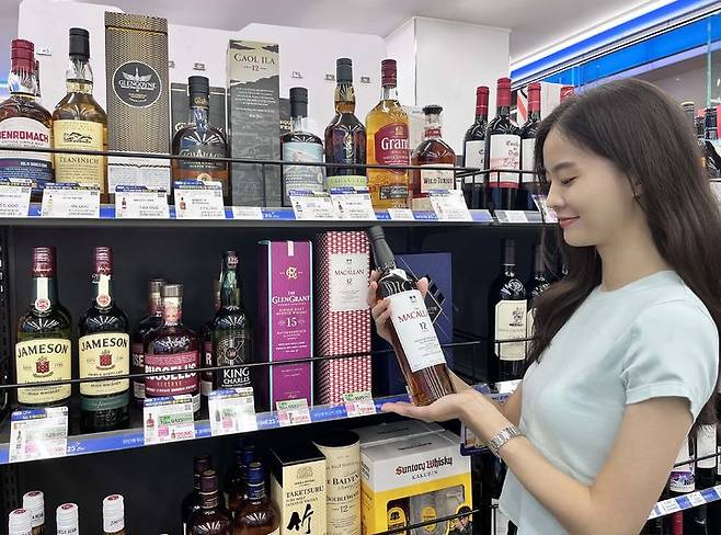 서울의 한 편의점에서 판매되고 있는 싱글몰트 위스키. *재판매 및 DB 금지