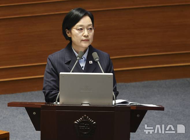 [서울=뉴시스] 김근수 기자 =  한성숙 국무총리가 10일 서울 여의도 국회에서 열린 제439회 국회(정기회) 제6차 본회의에서 외교·통일·안보에 관한 질문에 답하고 있다. 2026.09.10. ks@newsis.com