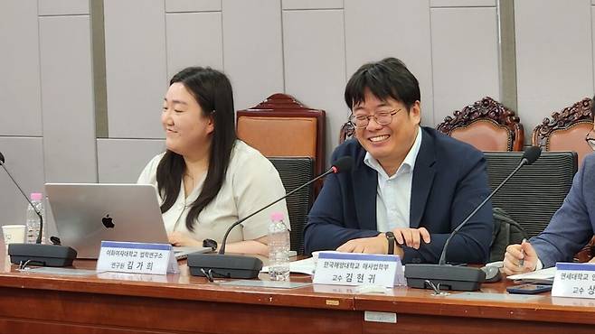 김현귀 국립한국해양대학교 해사법학부 교수는 플랫폼 중심으로 책임체계를 바꾸는 방향에는 큰 틀에서 동의하면서도 국가의 판단권을 사기업으로 옮기는 과정에서 또 다른 기본권 문제가 생길 수 있다고 지적했다. (사진=테크42)