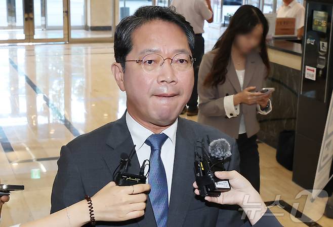 김승원 법무부 장관 후보가 11일 오전 서울 종로구 적선현대빌딩에 마련된 인사청문회 준비 사무실로 출근하며 취재진 질의에 답변하고 있다. 2026.9.11 ⓒ 뉴스1 김민지 기자