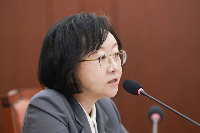 오유경 식품의약품안전처장이 11일 국회 보건복지위원회 전체회의에서 복지위원 질문에 답변하고 있다. 연합뉴스