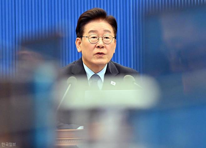 이재명 대통령이 11일 청와대에서 열린 수석 보좌관 회의에서 발언하고 있다. 왕태석 선임기자