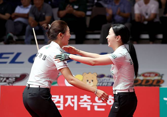 하나카드 김가영(왼쪽)과 김진아. PBA 제공