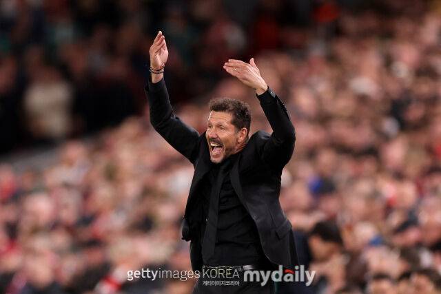 아틀레티코 마드리드의 시메오네 감독이 리버풀과의 2026-27시즌 UEFA 챔피언스리그 페이즈 1차전에서 소리치고 있다./게티이미지코리아