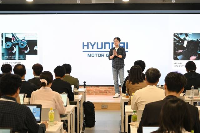박민우 현대차·기아 AVP본부장 겸 포티투닷 대표가 지난 11일 경기 성남시 판교 포티투닷 본사에서 열린 '현대차그룹 자율주행 미디어 데이'에서 발표를 하고 있다. 현대차그룹 제공