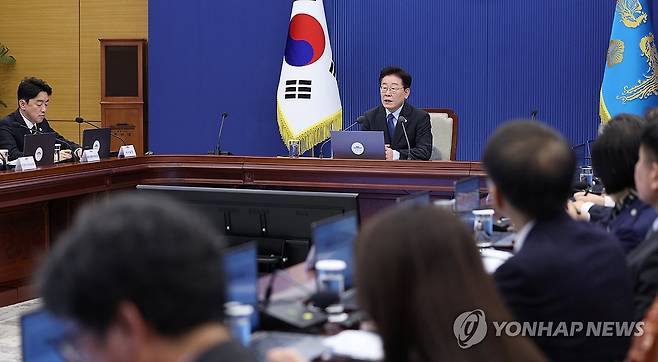 이재명 대통령, 수석보좌관회의 발언 (서울=연합뉴스) 한상균 기자 = 이재명 대통령이 11일 청와대에서 열린 수석보좌관회의에서 발언하고 있다. 2026.9.11 [청와대통신사진기자단] xyz@yna.co.kr